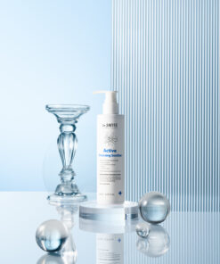 Dr. Sante Active Cleansing Soother (200ml)_Cleansing Gel Our skin stays the healthiest in the mildly acid. Active Cleansing Soother is a cleanser maintaining a condition similar to the most healthy skin state of mildly acidic pH5.5 and hypoallergenic. Active cleansing soother contains Guaiazulene that relaxes and revitalizes irritated and dull skin. Chamomile flower extract accounts for 23% of the whole ingredients, which is excellent in moisturizing, soothing, and reinforcing skin barrier without feeling dryness. This helps form a skin protective film covering from external stimulus and helps skin stay healthy. Active Cleansing Soother is in 500ml bulk amount which is good for children to adults, from face to body. Dr. Sante Active Clenasing Soother (200ml) Ingredients: Purified Water, Sodium Laureth Sulfate, Glycerin, Disodium Laureth Sulfosuccinate, Propylene Glycol, Lauryl Glucoside, Disodium Cocamphodiacetate, TEA-Cocoyl Glutamate, Sodium Chloride, PEG-150 Pentaerythrityl Tetrastearate, Chamomilla Recutita (Matricaria) Flower Extract, Panthenol, Dextrin, Lactobacillus/Soybean Ferment Extract, Guaiazulene, Citric Acid, Beta-Glucan, Camellia Sinensis Leaf Extract, Mugwort Extract, Honey Extract, Hibiscus Sabdariffa Flower Extract, Vitamins from Bamboo Sap, Artemisia Vulgaris Extract, Eucalyptus Globulus Leaf Extract, Diospyros Kaki Leaf Extract, Burdock Root Extract, Cnidium Officinale Root Extract, Butylene Glycol, Sodium Methyl Cocoyl Taurate, 1,2-Hexanediol, Polyglyceryl-10 Laurate, Tetrasodium EDTA, Benzophenone-4, Hexylene Glycol, Tocopheryl Acetate, Pentylene Glycol, Caprylyl Glycol, Ethylhexanediol, Glycyrrhiza Glabra (Licorice) Root Extract, Fragrance, Sodium Benzoate, Geraniol, Citronellol, Alpha-Isomethyl Ionone, Benzyl Salicylate